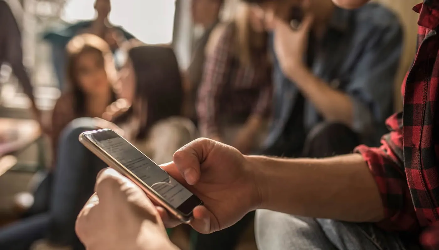 Localización Web en Argentina: Voseo, Pagos y UX Local - Descubrí qué cambia al diseñar para usuarios argentinos. Aprende a aplicar voseo, formatos numéricos locales, Mercado Pago y optimización móvil
