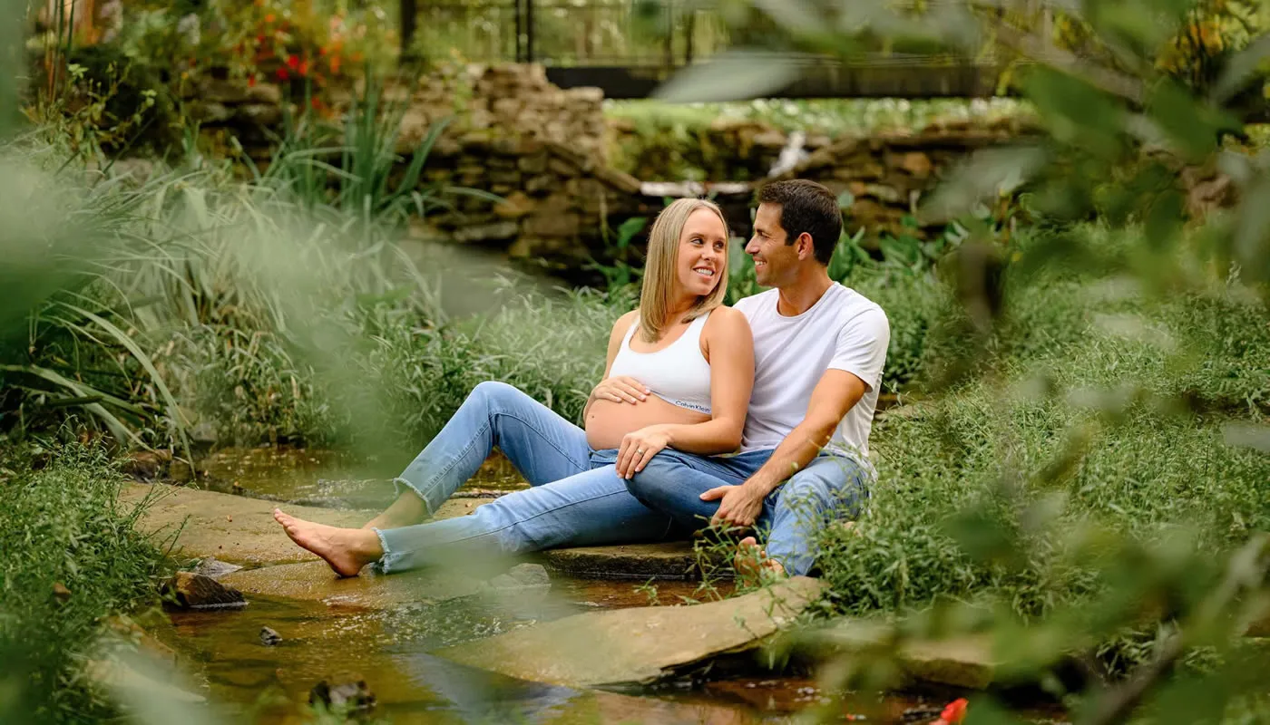 Couples maternity photoshoot poses that don't feel staged