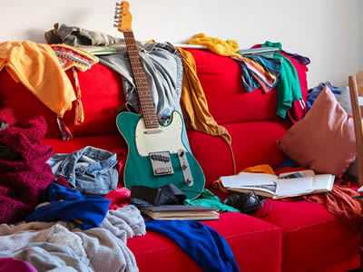 El costo oculto de acumular cosas en casa: Análisis financiero