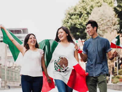 Cómo ayudar a su hijo a adaptarse a la vida como estudiante en México