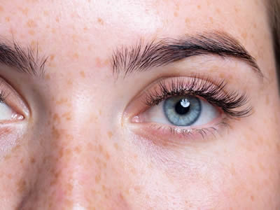 Pestañas perfectas: Cómo encontrar la forma y longitud adecuadas para tu rostro