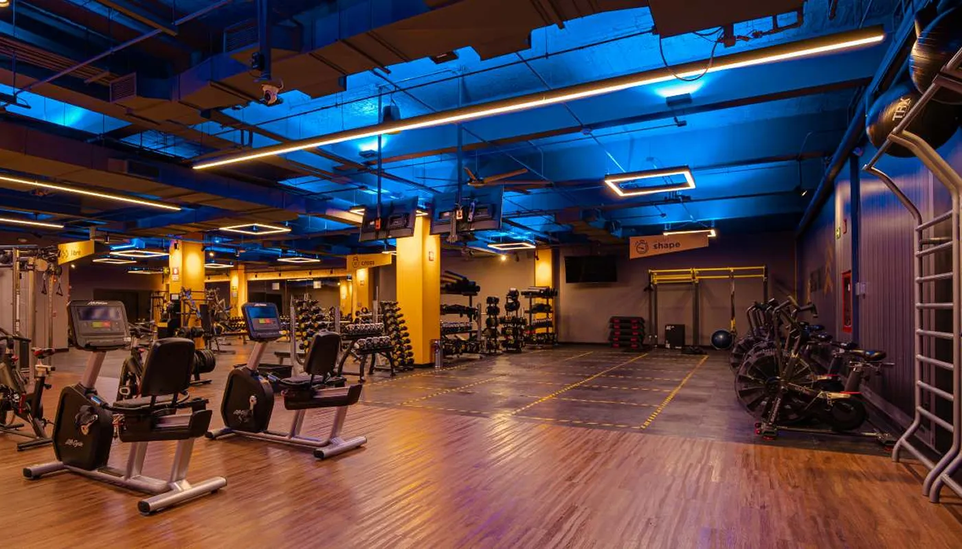 Guía para abrir o renovar gimnasios: Equipamiento y SEO - Descubre los puntos clave para renovar o abrir un gimnasio. Aprende sobre pisos para gimnasios, distribución de espacios y SEO local para captar socios