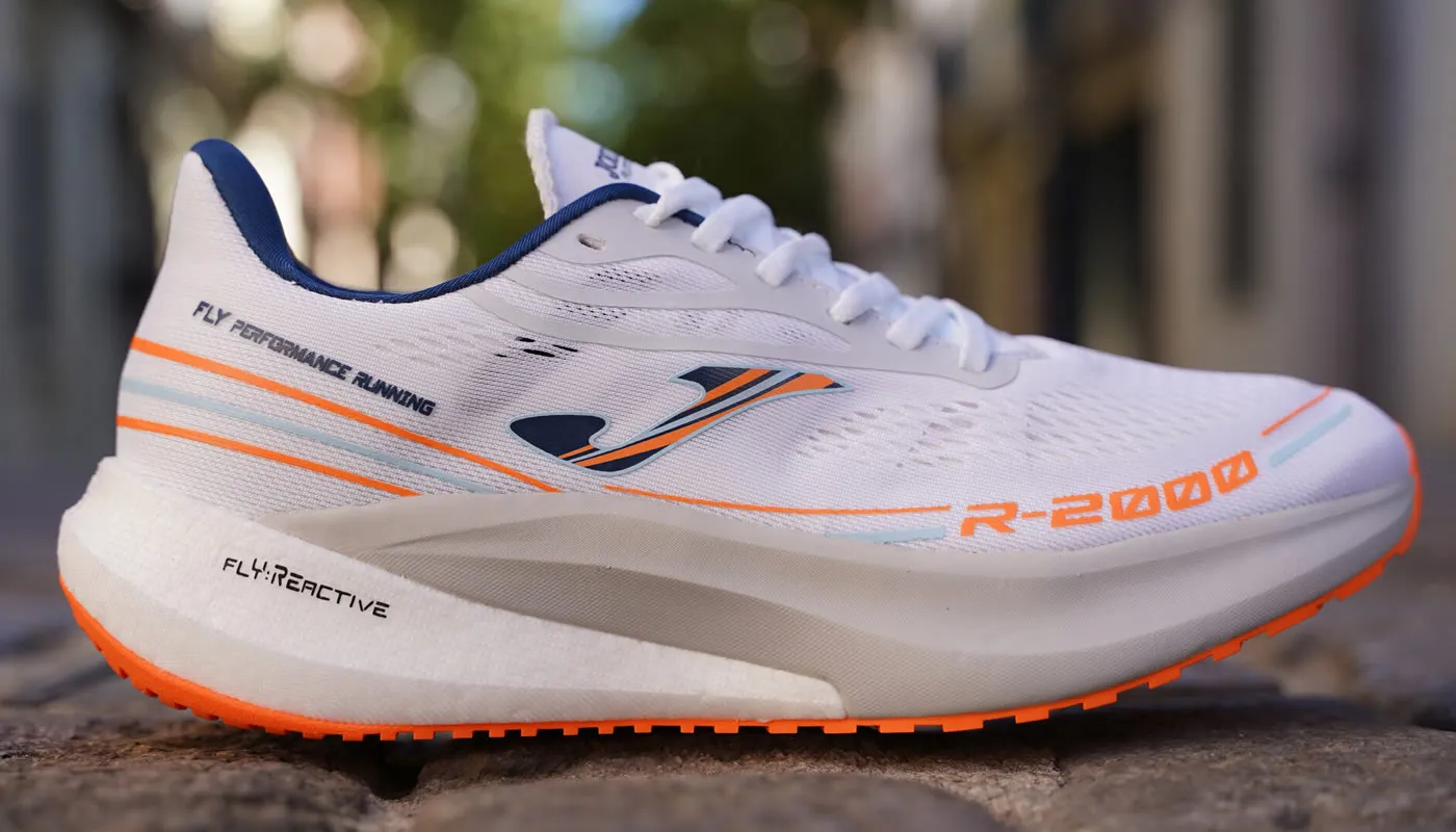 Innovación y materiales inteligentes en el diseño de zapatillas - Descubre cómo la tecnología, la fibra de carbono y la impresión 3D han transformado el diseño de zapatillas, mejorando el confort y el rendimiento biomecánico