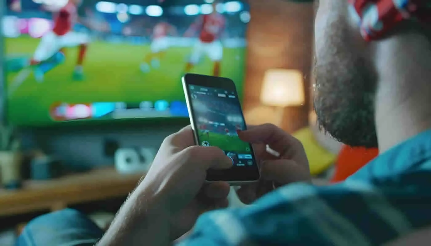 De la TV al Móvil: La evolución del entretenimiento deportivo - Descubre cómo el teléfono móvil transformó el consumo deportivo. Analizamos el paso de la TV tradicional al streaming, redes sociales y datos en tiempo real