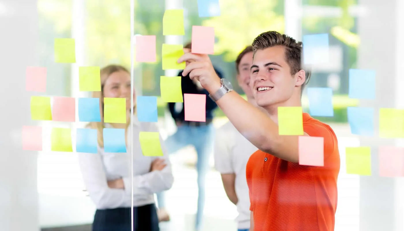 Pasos para iniciar un emprendimiento Digital con Universitarios