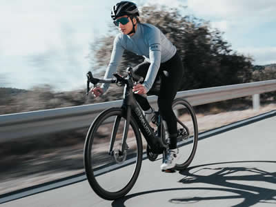 Supera los 100 km: Guía de entrenamiento científico 2026